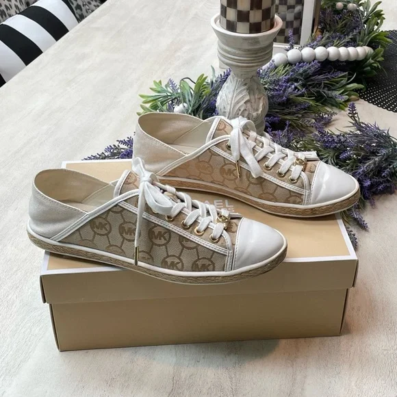 Michael Kors Kristy Slides 🤎 - Picture 3 of 11